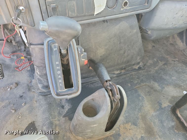 image for item LO9968 2004 International 4300  rollback truck