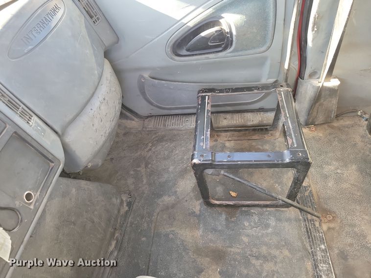 image for item LO9968 2004 International 4300  rollback truck