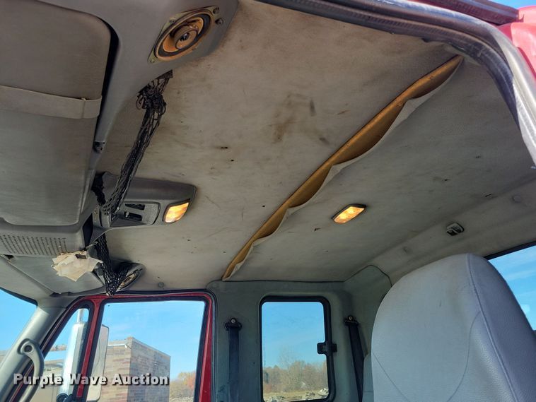 image for item LO9968 2004 International 4300  rollback truck