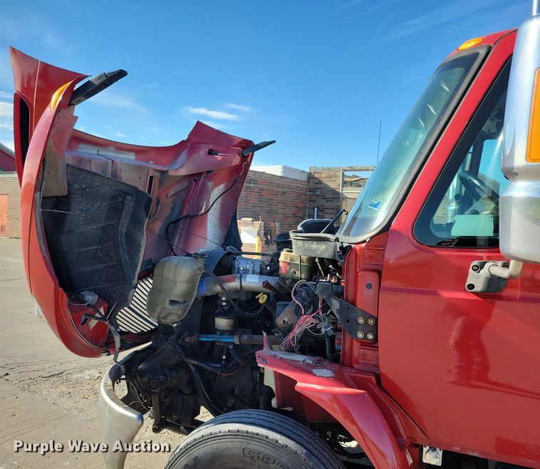 image for item LO9968 2004 International 4300  rollback truck