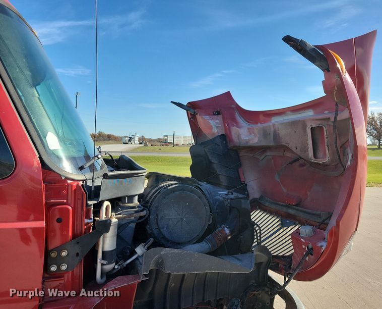 image for item LO9968 2004 International 4300  rollback truck