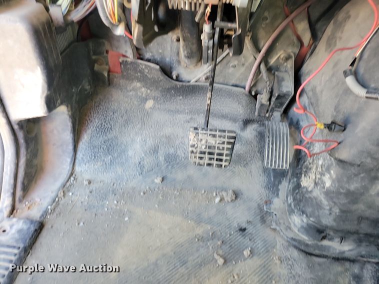 image for item LO9968 2004 International 4300  rollback truck