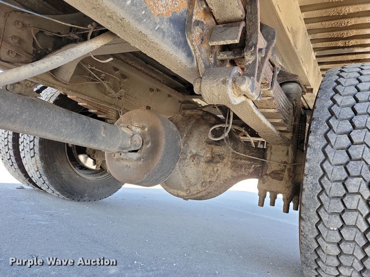 image for item LO9968 2004 International 4300  rollback truck