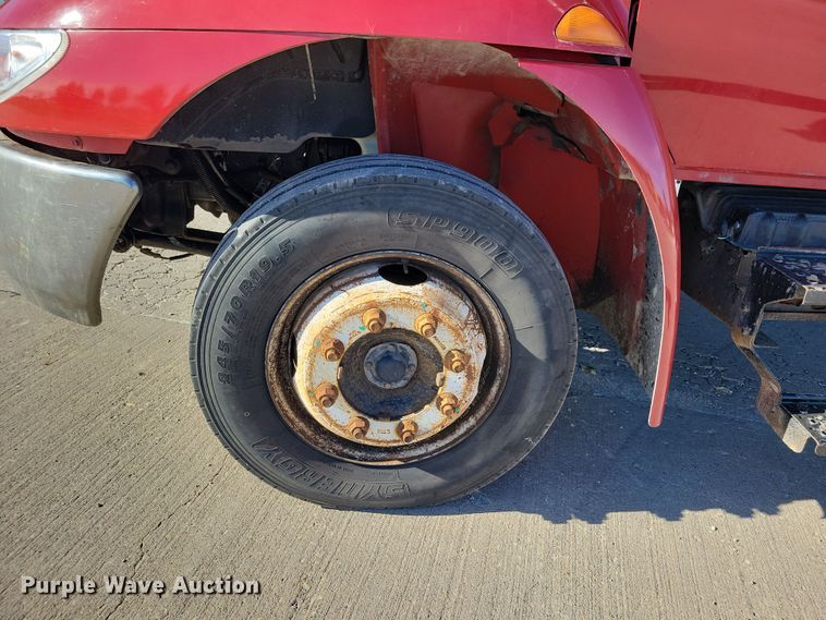 image for item LO9968 2004 International 4300  rollback truck