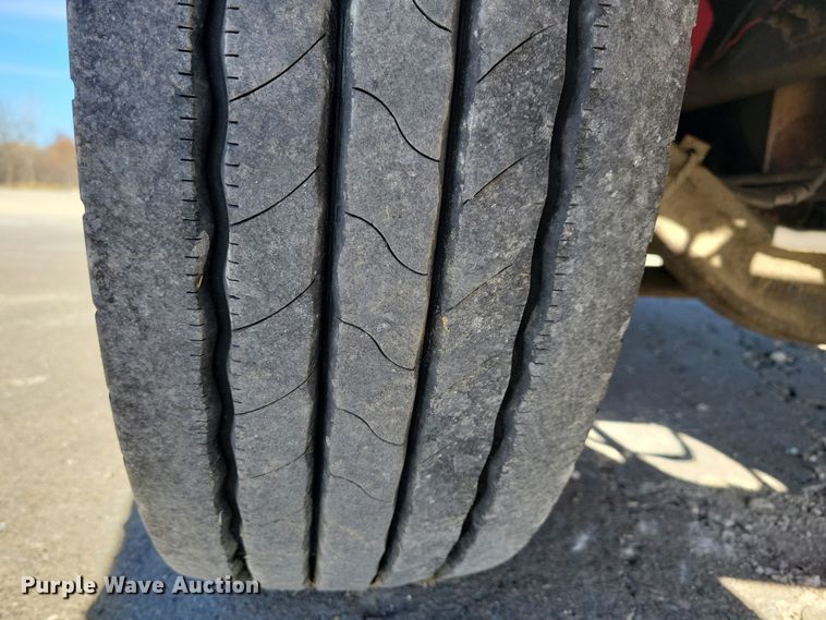 image for item LO9968 2004 International 4300  rollback truck