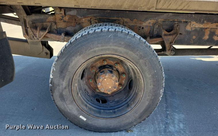 image for item LO9968 2004 International 4300  rollback truck