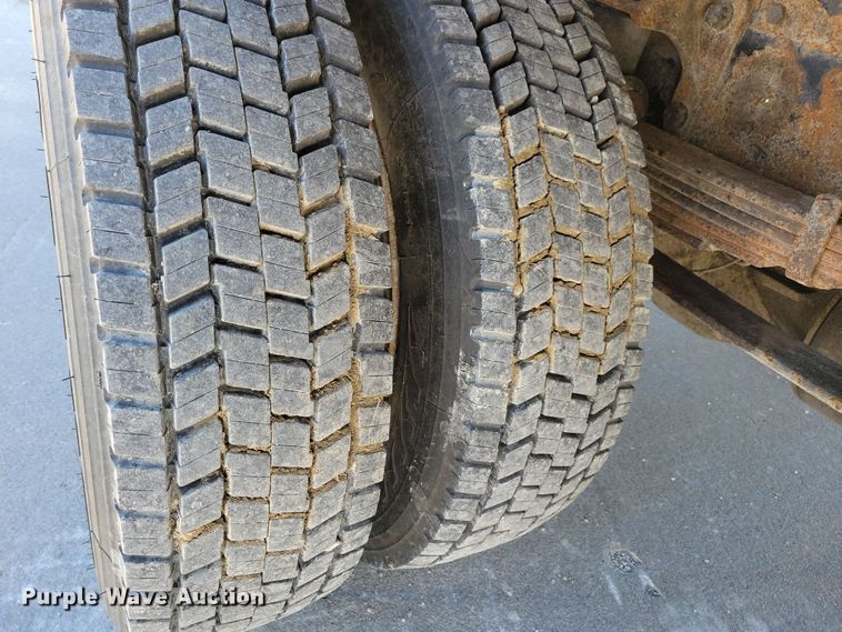 image for item LO9968 2004 International 4300  rollback truck