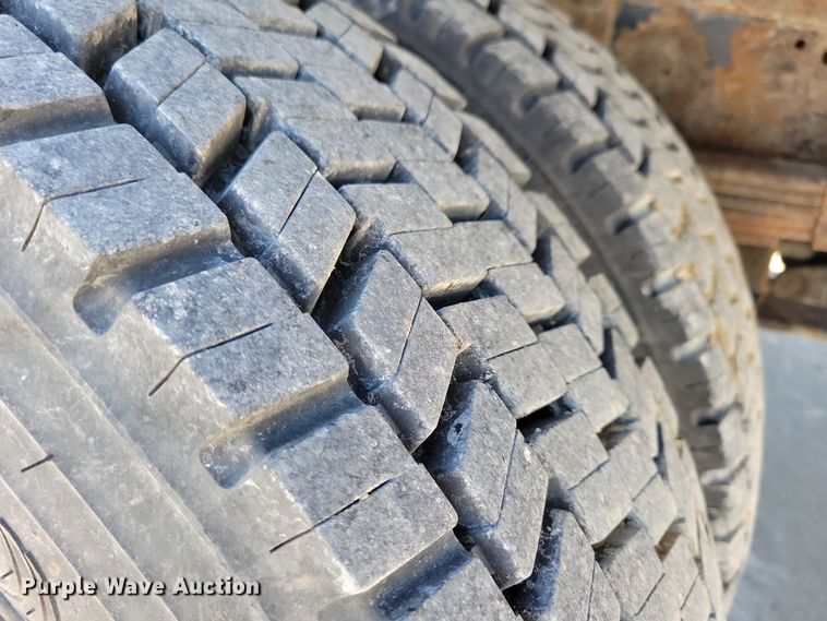 image for item LO9968 2004 International 4300  rollback truck