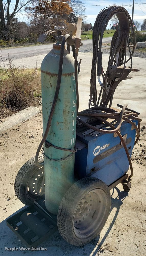 image for item LO9970 Miller Millermatic 200  welder/generator