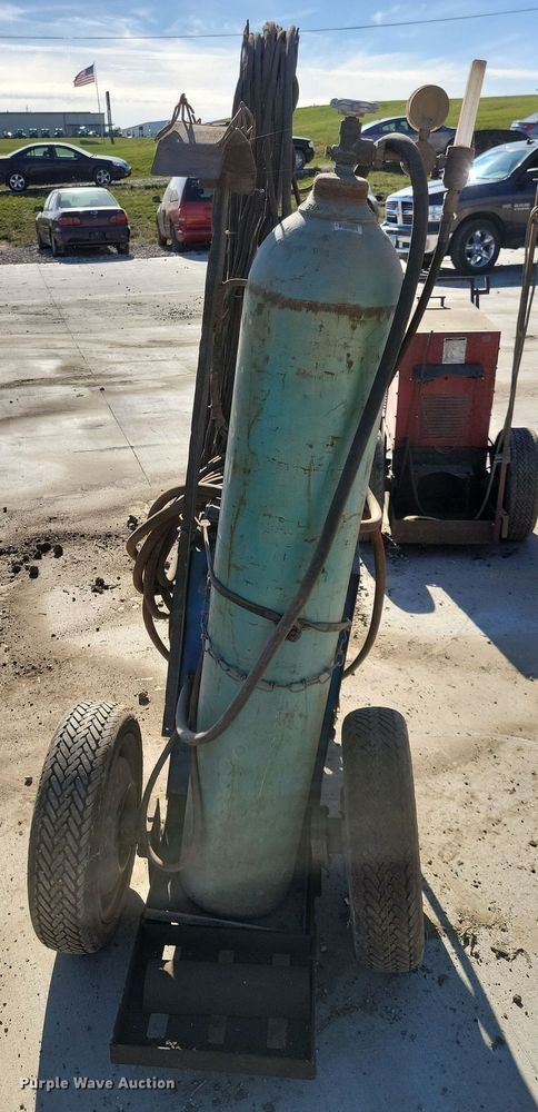 image for item LO9970 Miller Millermatic 200  welder/generator