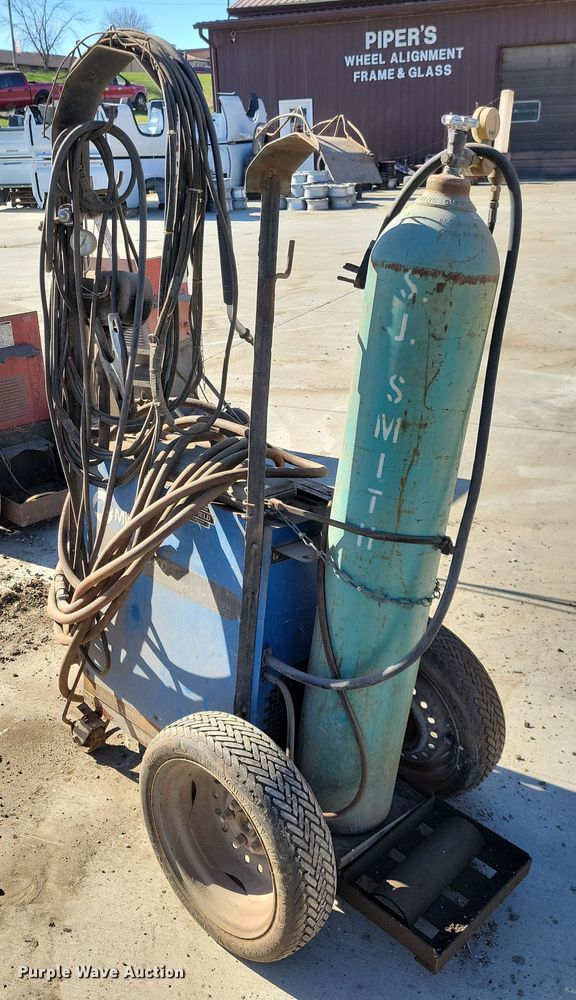 image for item LO9970 Miller Millermatic 200  welder/generator