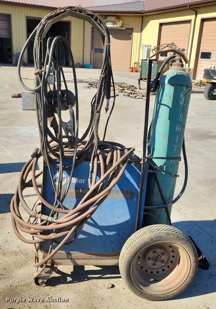 image for item LO9970 Miller Millermatic 200  welder/generator