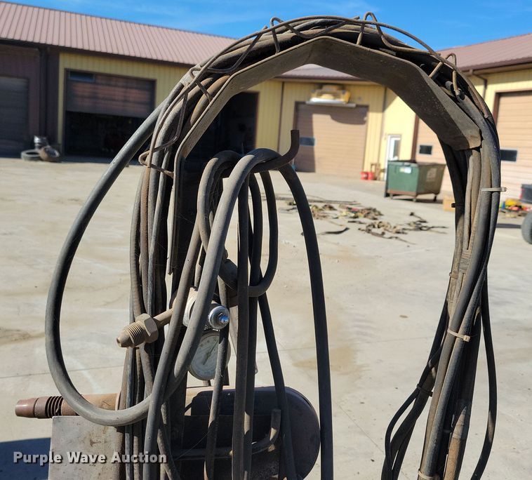 image for item LO9970 Miller Millermatic 200  welder/generator