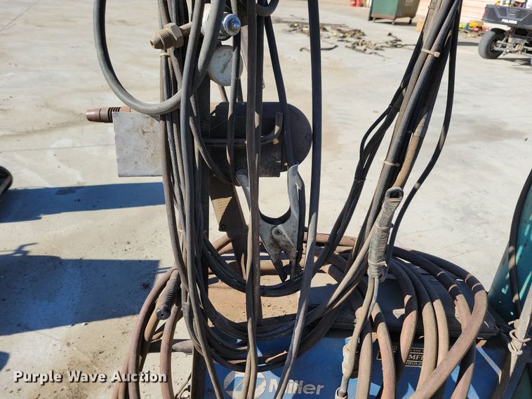 image for item LO9970 Miller Millermatic 200  welder/generator