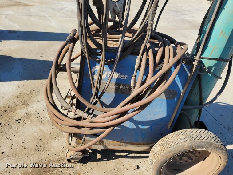 image for item LO9970 Miller Millermatic 200  welder/generator