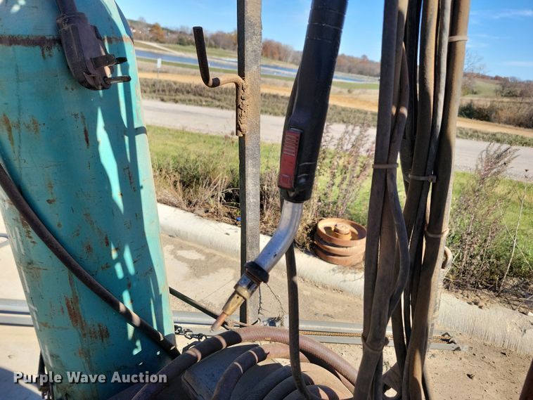 image for item LO9970 Miller Millermatic 200  welder/generator