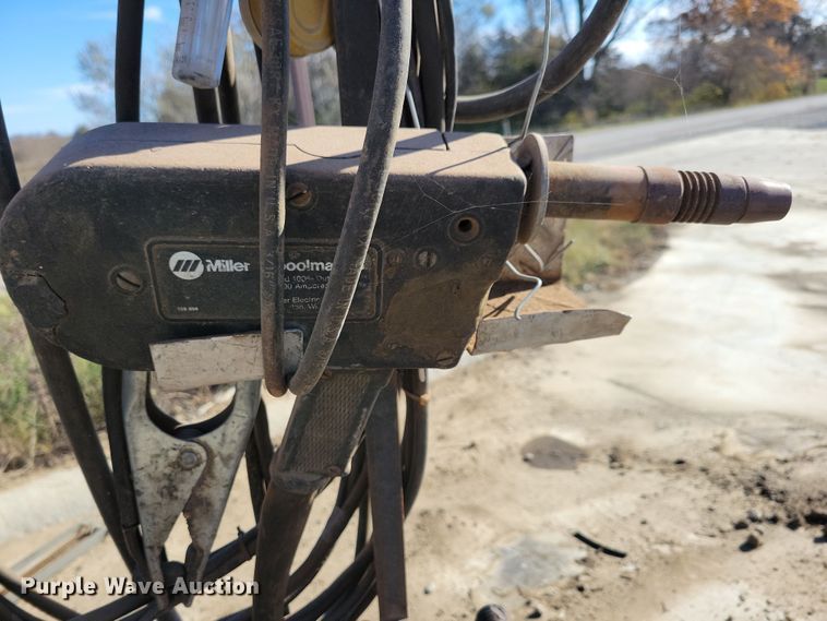 image for item LO9970 Miller Millermatic 200  welder/generator