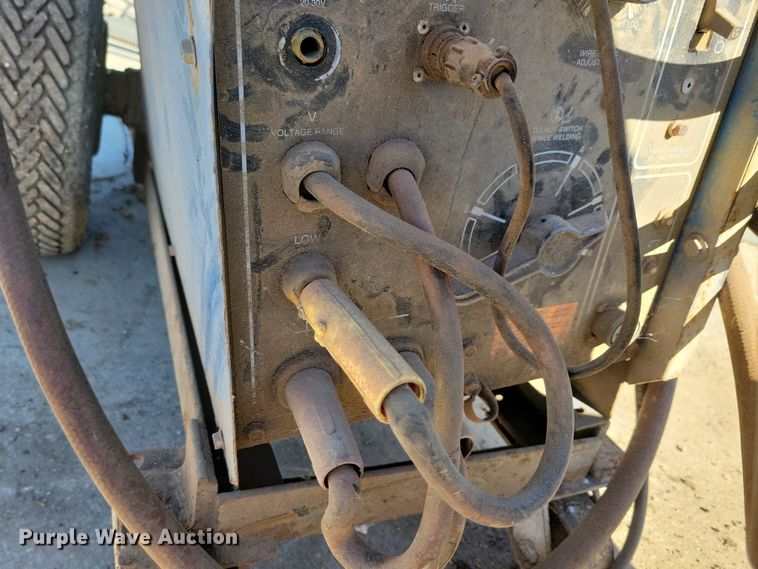 image for item LO9970 Miller Millermatic 200  welder/generator