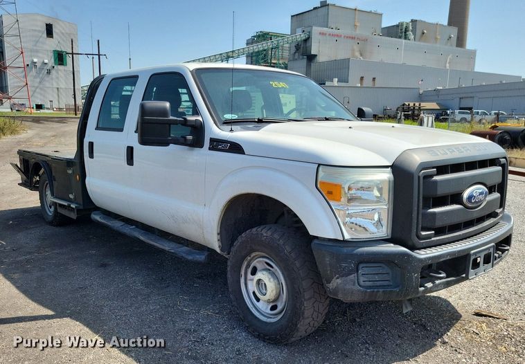 image for item LS9756 2011 Ford F250 Super Duty  Crew Cab flatbed pickup truck