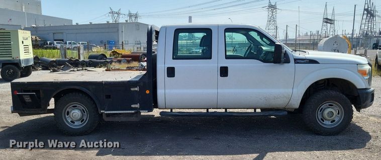 image for item LS9756 2011 Ford F250 Super Duty  Crew Cab flatbed pickup truck