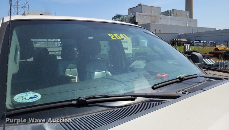 image for item LS9756 2011 Ford F250 Super Duty  Crew Cab flatbed pickup truck