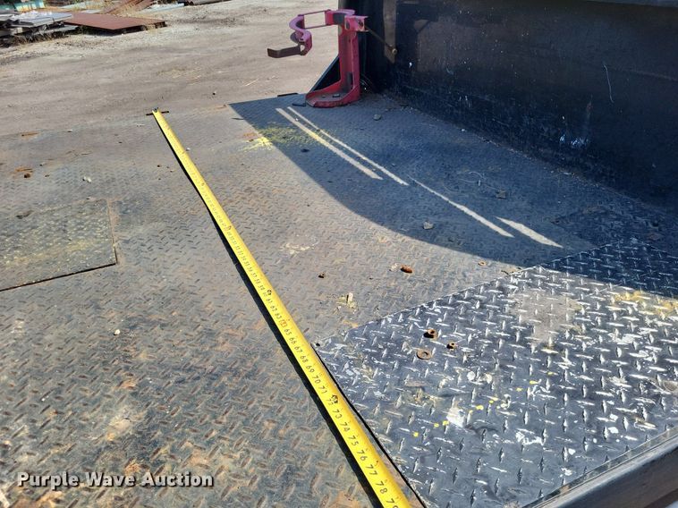 image for item LS9756 2011 Ford F250 Super Duty  Crew Cab flatbed pickup truck