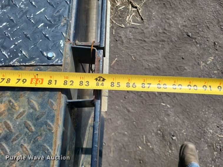 image for item LS9756 2011 Ford F250 Super Duty  Crew Cab flatbed pickup truck