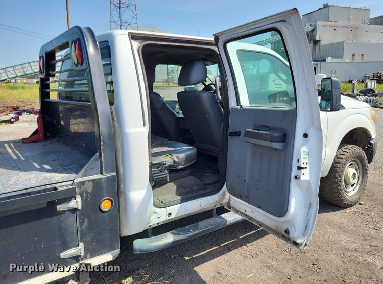 image for item LS9756 2011 Ford F250 Super Duty  Crew Cab flatbed pickup truck