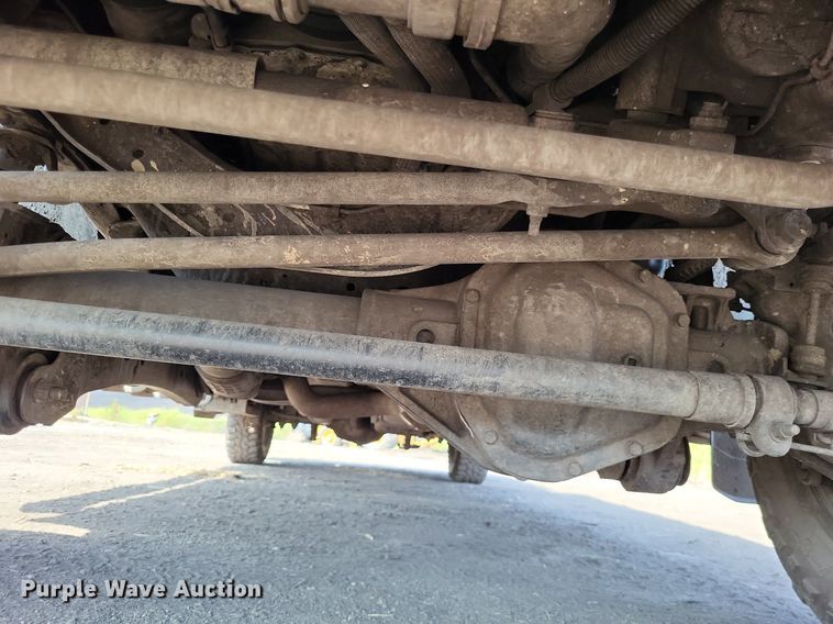 image for item LS9756 2011 Ford F250 Super Duty  Crew Cab flatbed pickup truck