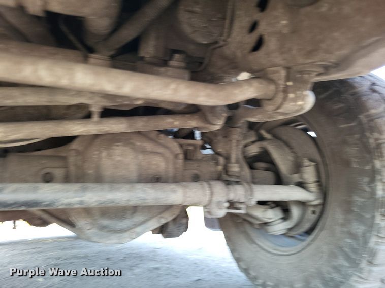 image for item LS9756 2011 Ford F250 Super Duty  Crew Cab flatbed pickup truck