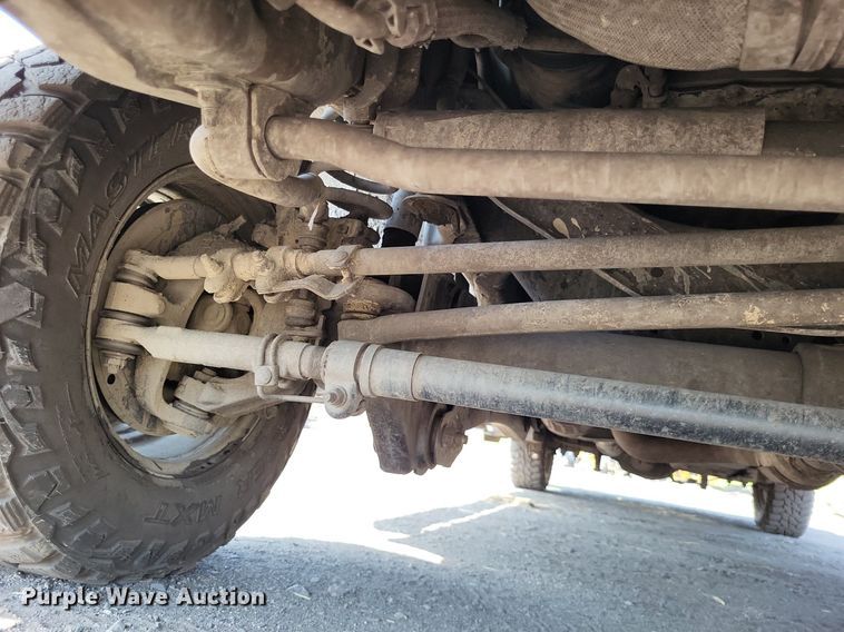 image for item LS9756 2011 Ford F250 Super Duty  Crew Cab flatbed pickup truck