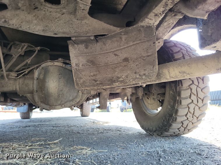 image for item LS9756 2011 Ford F250 Super Duty  Crew Cab flatbed pickup truck