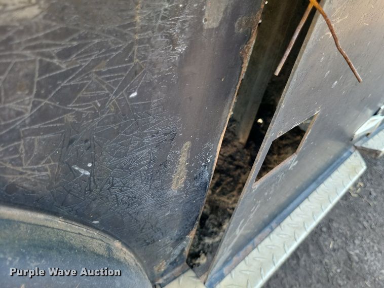 image for item LS9756 2011 Ford F250 Super Duty  Crew Cab flatbed pickup truck