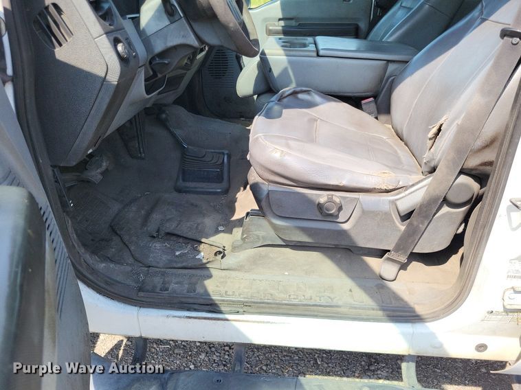 image for item LS9756 2011 Ford F250 Super Duty  Crew Cab flatbed pickup truck