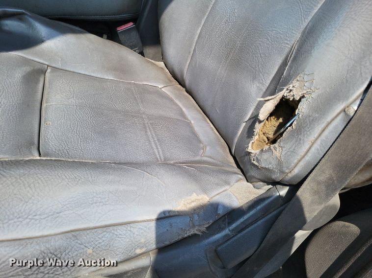 image for item LS9756 2011 Ford F250 Super Duty  Crew Cab flatbed pickup truck