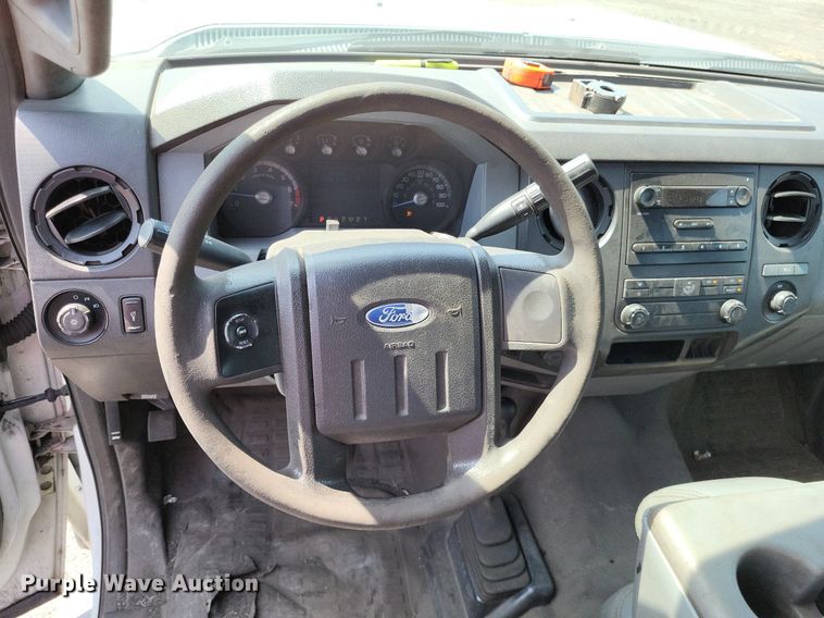 image for item LS9756 2011 Ford F250 Super Duty  Crew Cab flatbed pickup truck