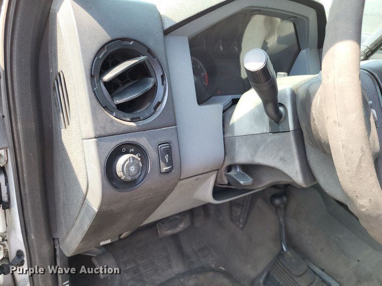 image for item LS9756 2011 Ford F250 Super Duty  Crew Cab flatbed pickup truck