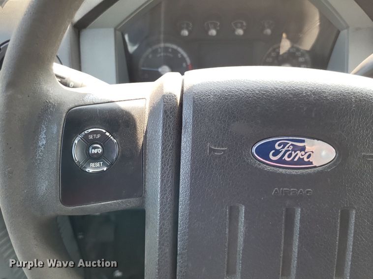 image for item LS9756 2011 Ford F250 Super Duty  Crew Cab flatbed pickup truck