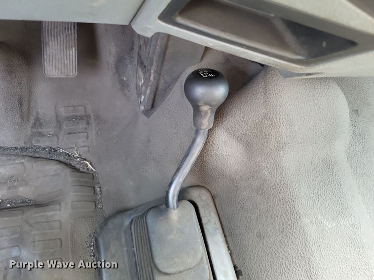 image for item LS9756 2011 Ford F250 Super Duty  Crew Cab flatbed pickup truck