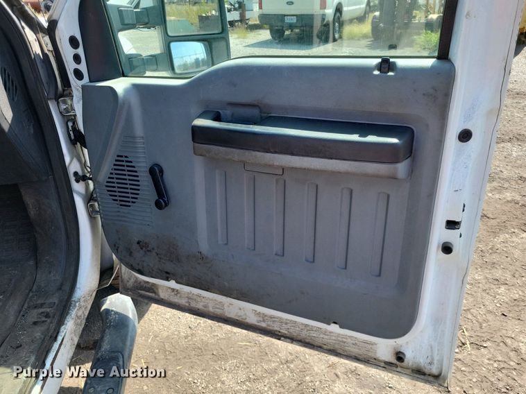 image for item LS9756 2011 Ford F250 Super Duty  Crew Cab flatbed pickup truck