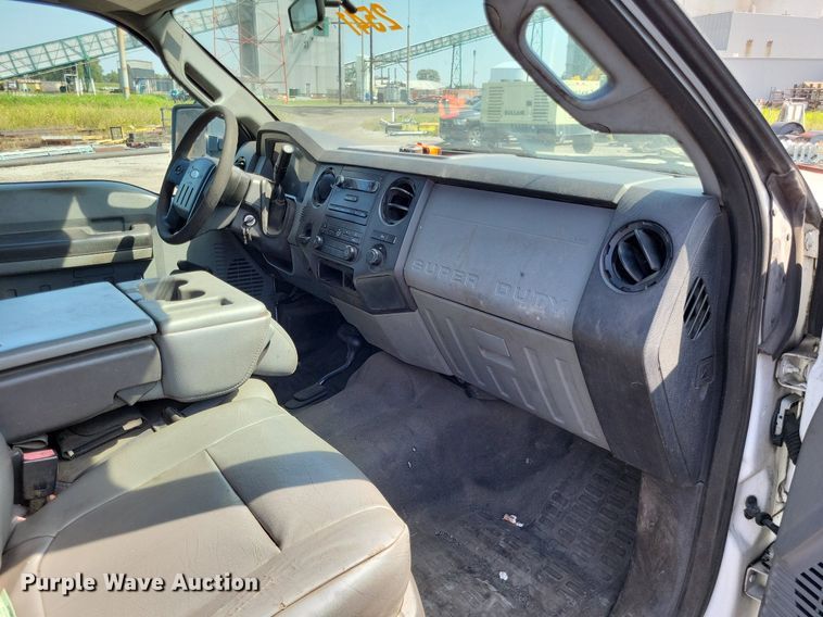 image for item LS9756 2011 Ford F250 Super Duty  Crew Cab flatbed pickup truck