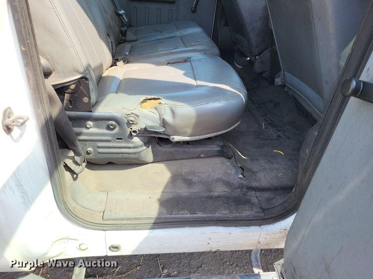 image for item LS9756 2011 Ford F250 Super Duty  Crew Cab flatbed pickup truck