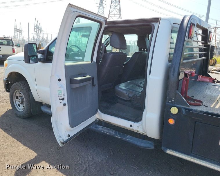 image for item LS9756 2011 Ford F250 Super Duty  Crew Cab flatbed pickup truck