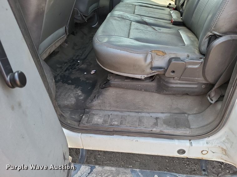 image for item LS9756 2011 Ford F250 Super Duty  Crew Cab flatbed pickup truck