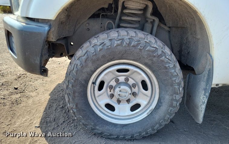 image for item LS9756 2011 Ford F250 Super Duty  Crew Cab flatbed pickup truck