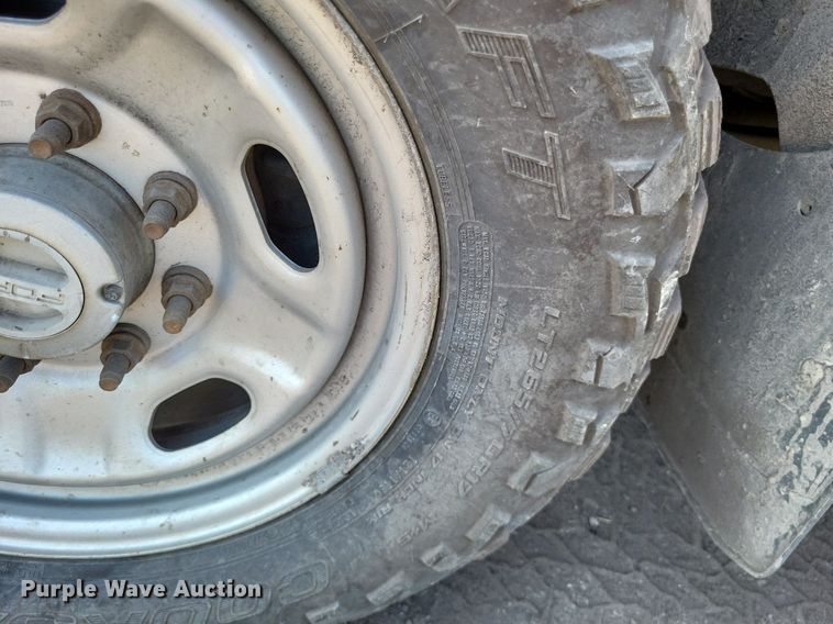 image for item LS9756 2011 Ford F250 Super Duty  Crew Cab flatbed pickup truck