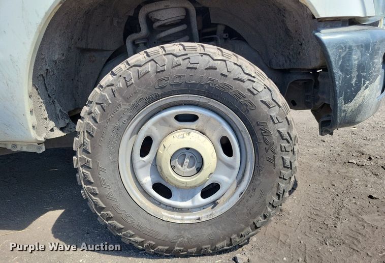 image for item LS9756 2011 Ford F250 Super Duty  Crew Cab flatbed pickup truck