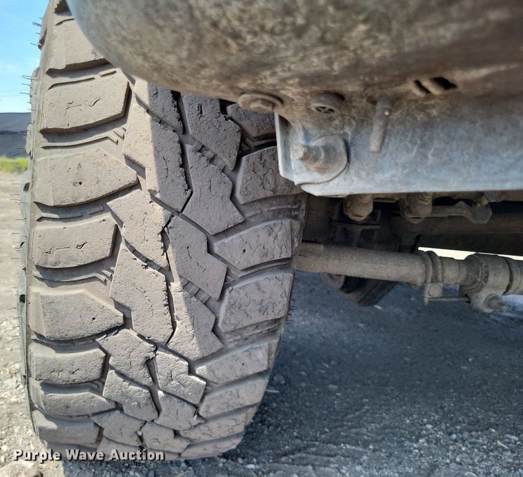 image for item LS9756 2011 Ford F250 Super Duty  Crew Cab flatbed pickup truck