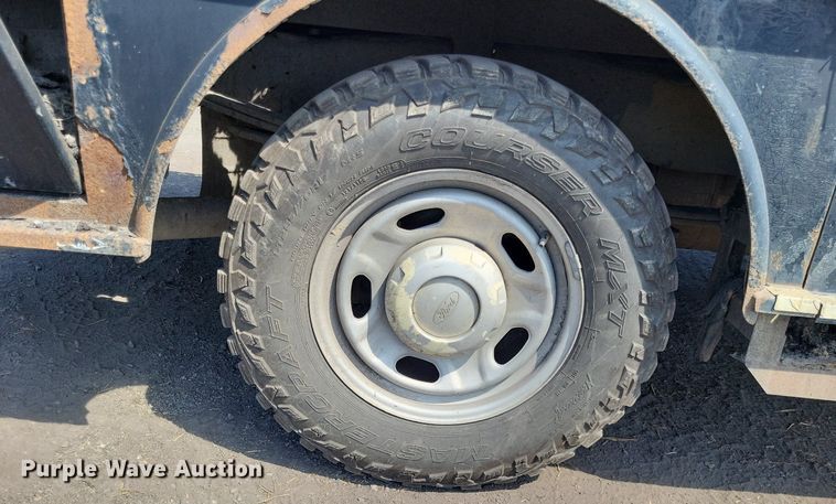 image for item LS9756 2011 Ford F250 Super Duty  Crew Cab flatbed pickup truck