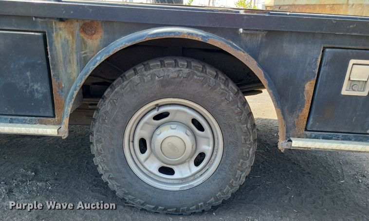 image for item LS9756 2011 Ford F250 Super Duty  Crew Cab flatbed pickup truck